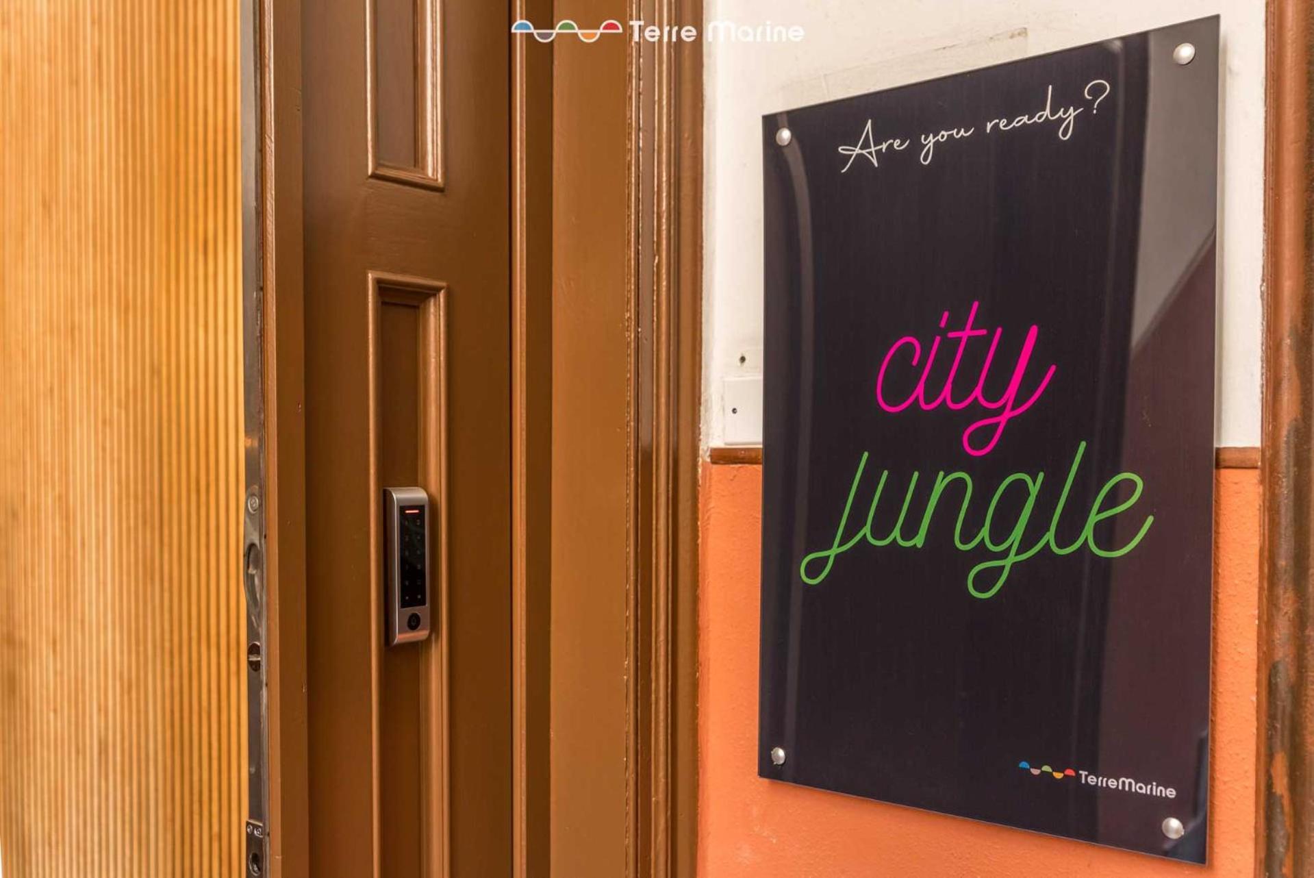 City Jungle, Terre Marine Специя Экстерьер фото